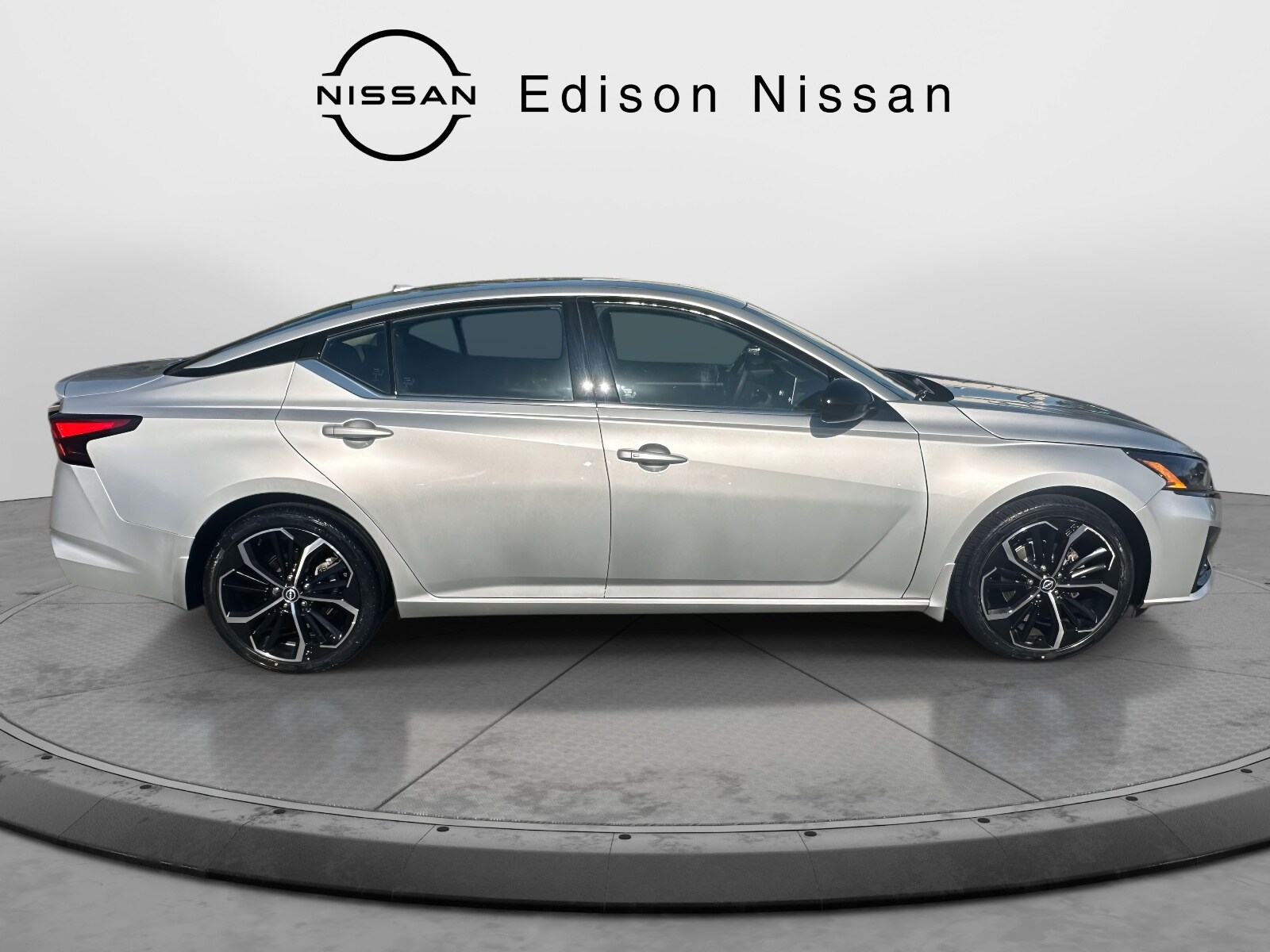 2023 Nissan Altima 2.5 SR photo 3