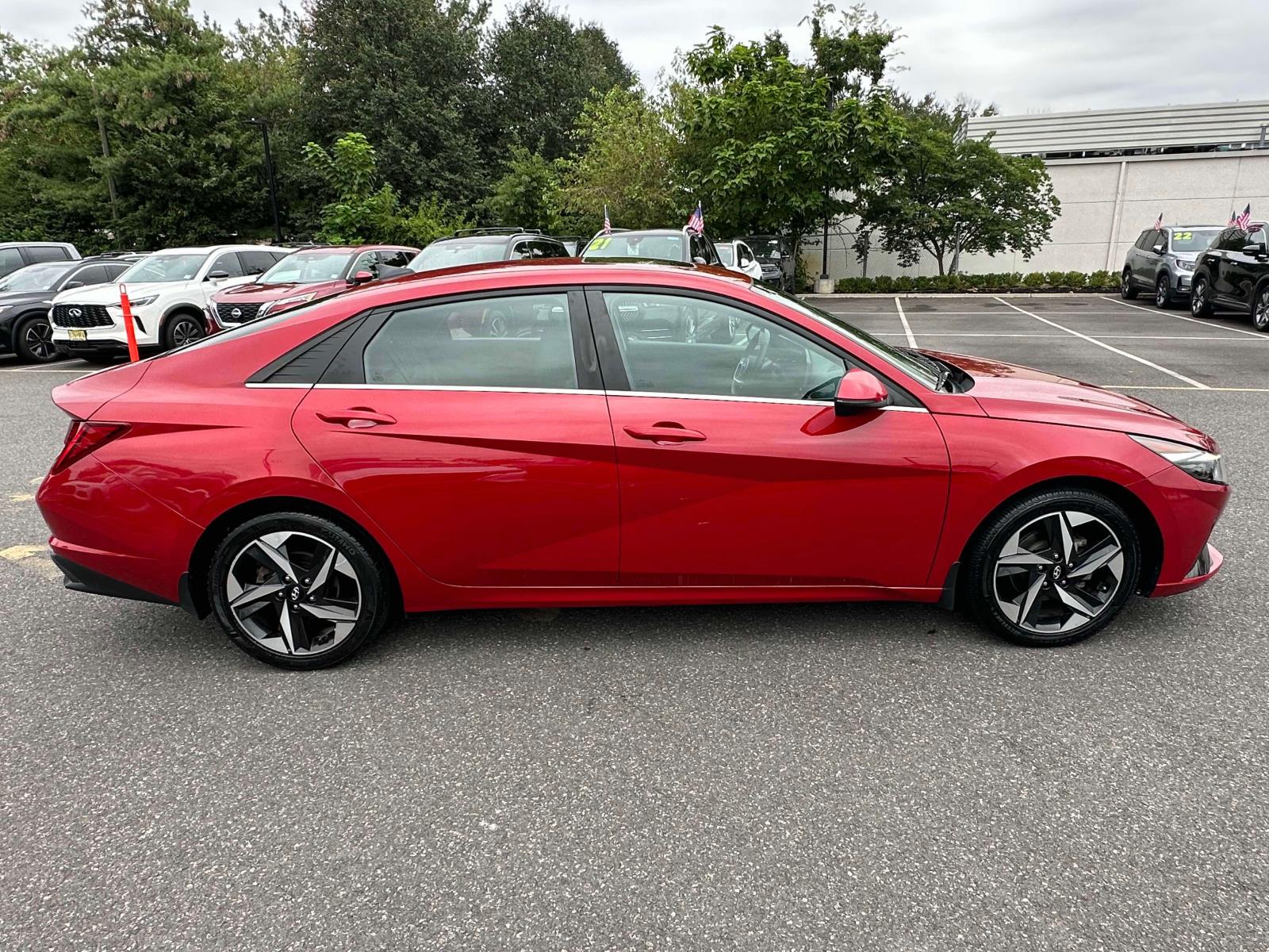 2022 Hyundai Elantra Limited photo 3