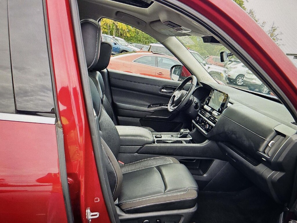 Used 2023 Nissan Pathfinder SL 4WD Sport Utility