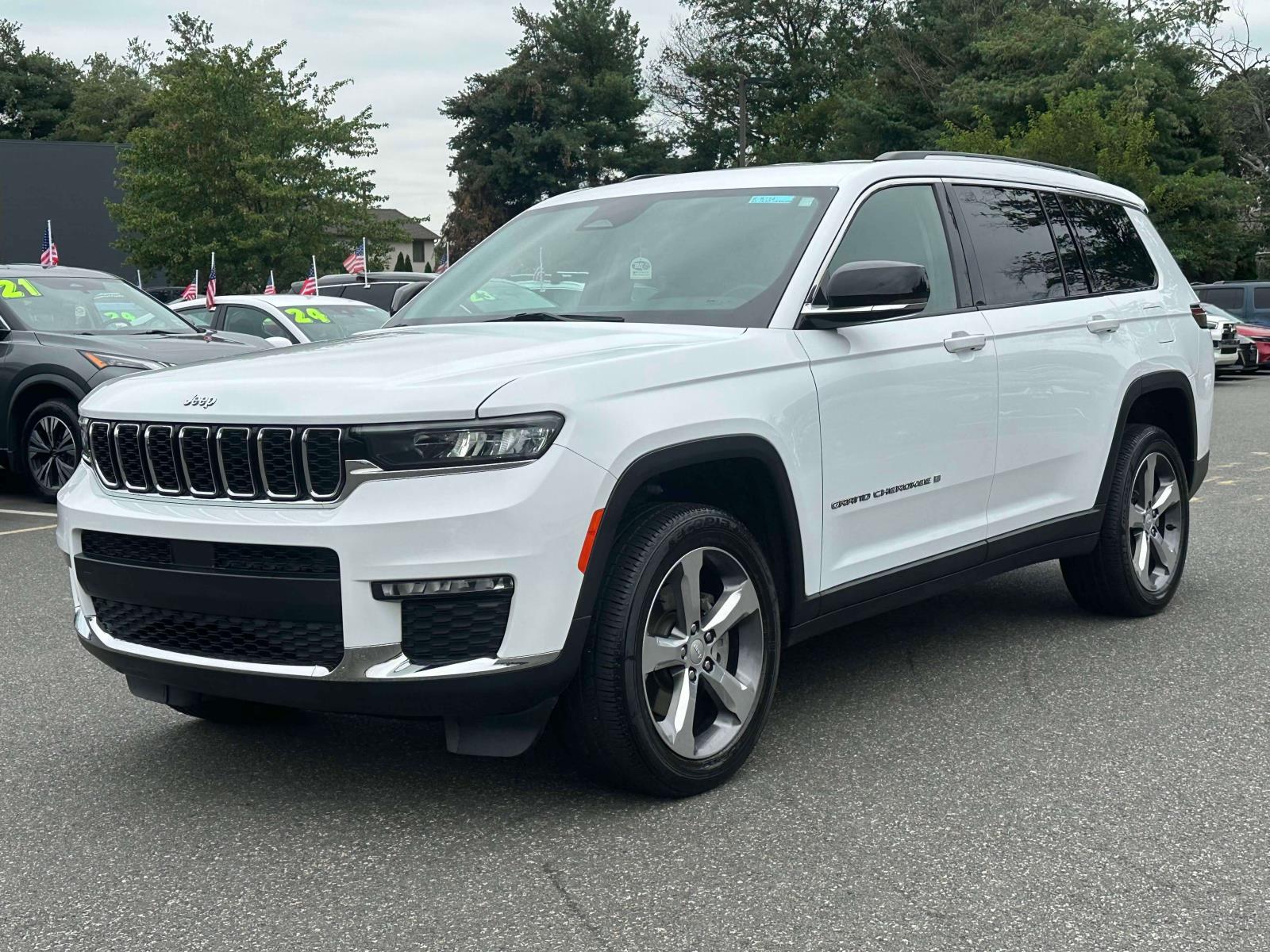 2022 Jeep Grand Cherokee Limited photo 2
