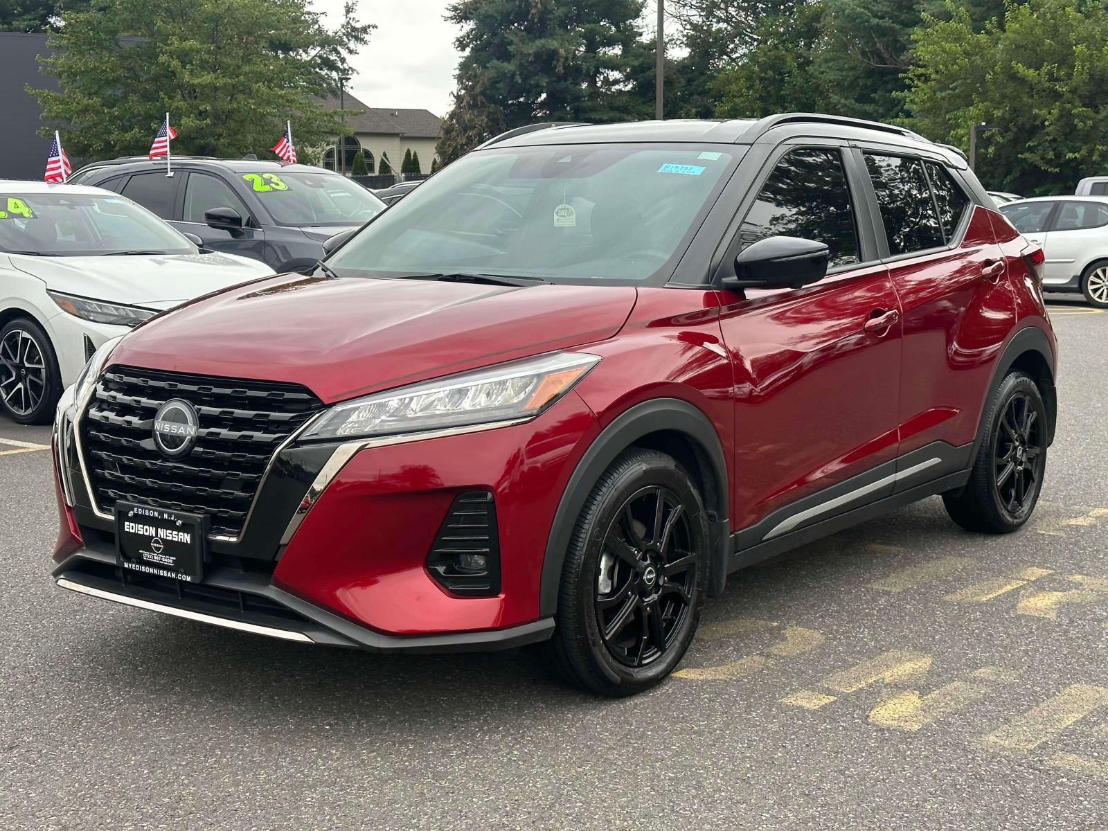 2023 Nissan Kicks SR photo 2