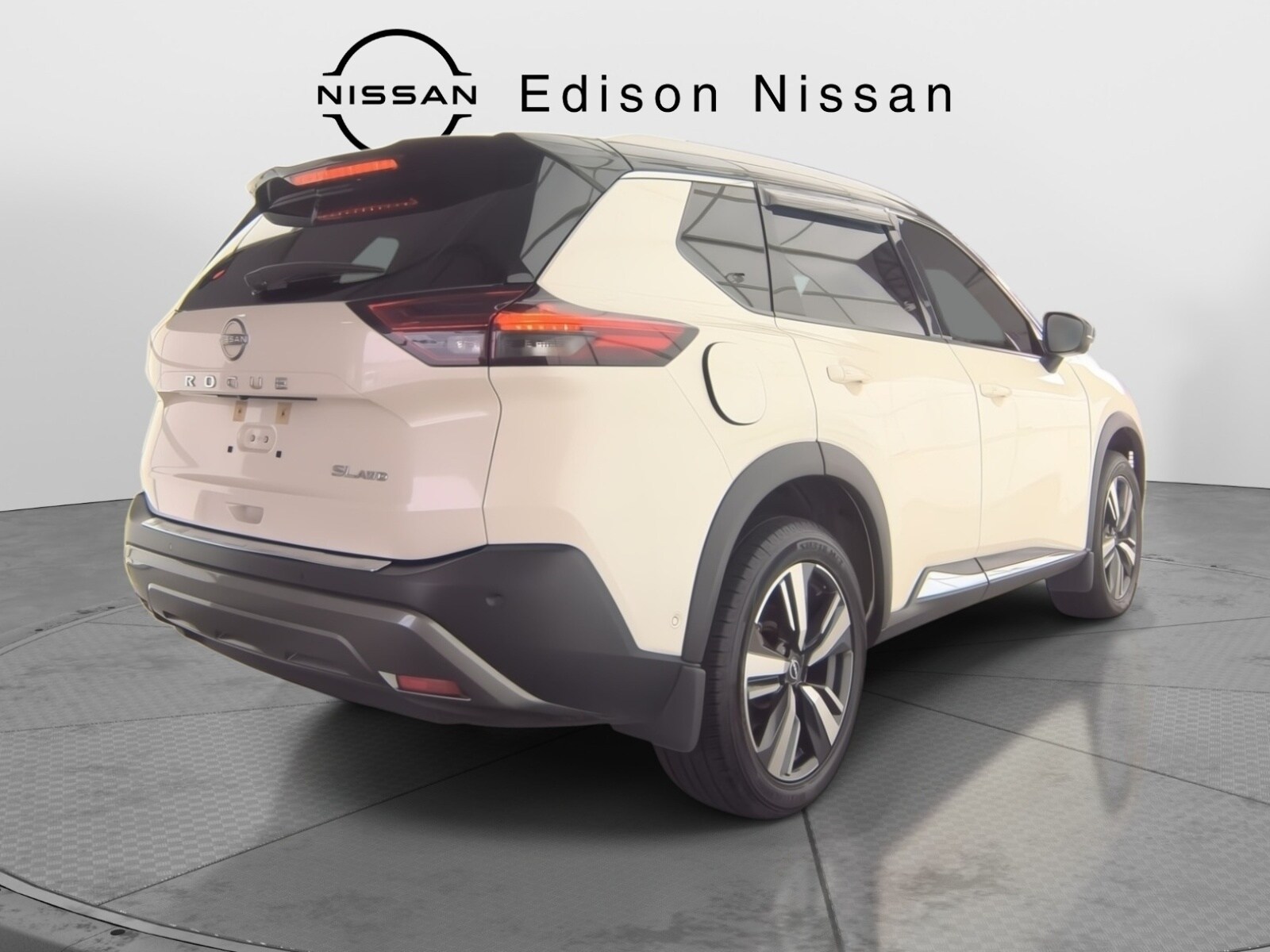 2023 Nissan Rogue SL AWD photo 2