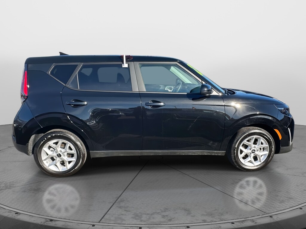 Used 2025 Kia Soul LX FWD Car