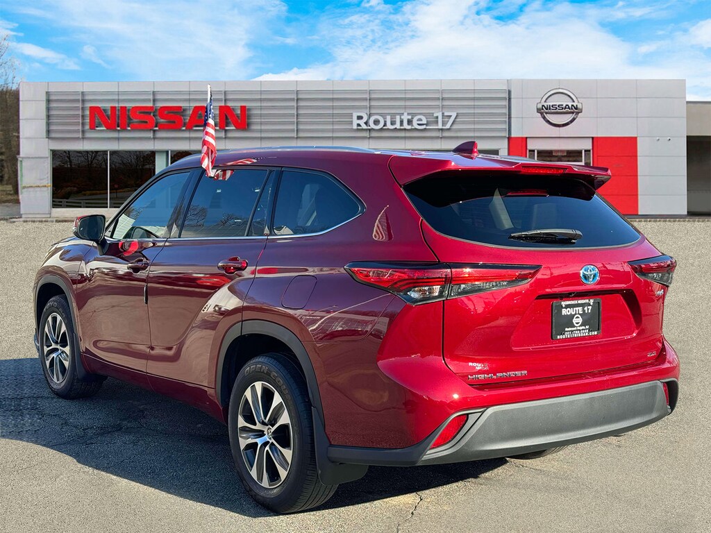 Used 2022 Toyota Highlander Hybrid XLE AWD (Natl) Sport Utility