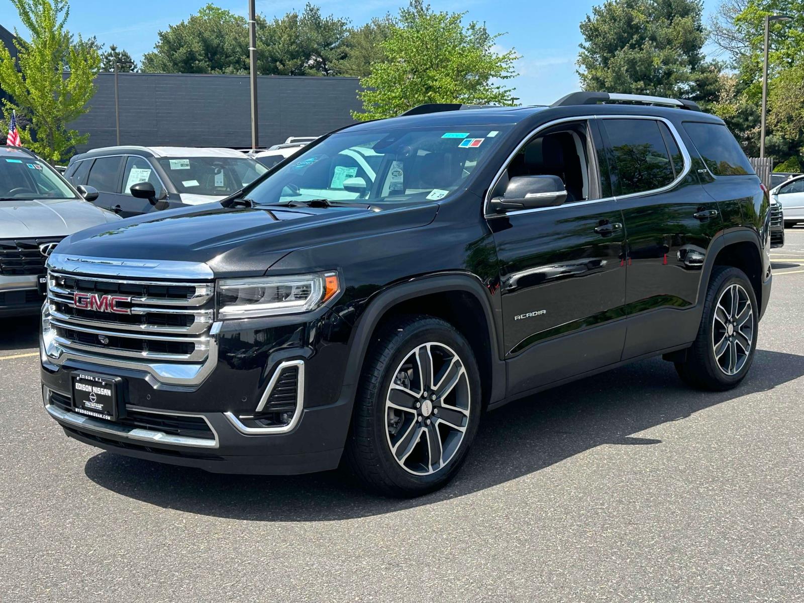 Used 2022 GMC Acadia SLT with VIN 1GKKNUL47NZ176602 for sale in Edison, NJ
