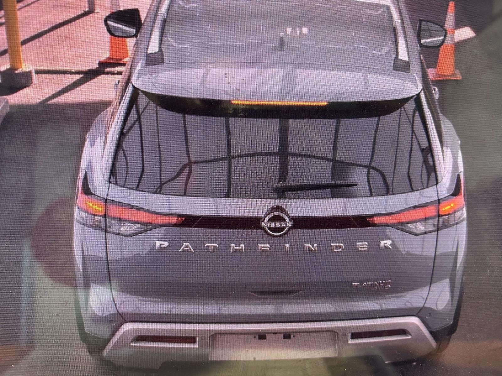 2025 Nissan Pathfinder Platinum photo 2