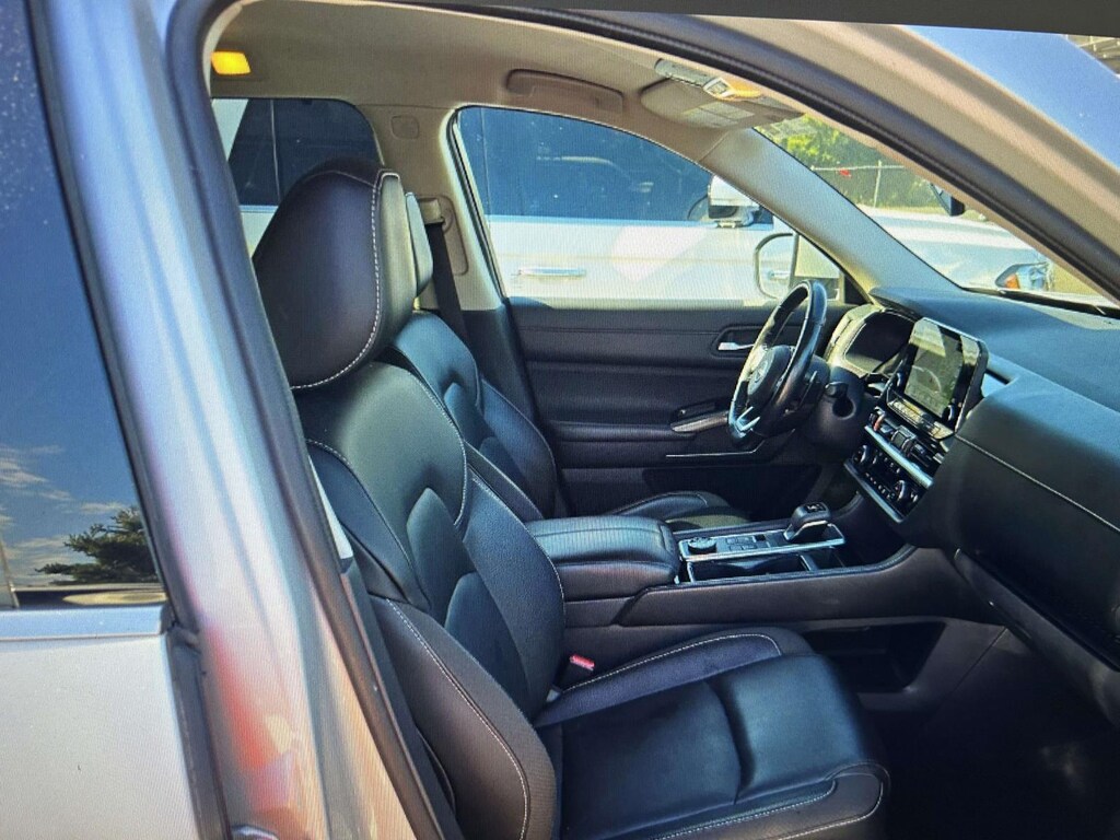 Used 2023 Nissan Pathfinder SL 4WD Sport Utility