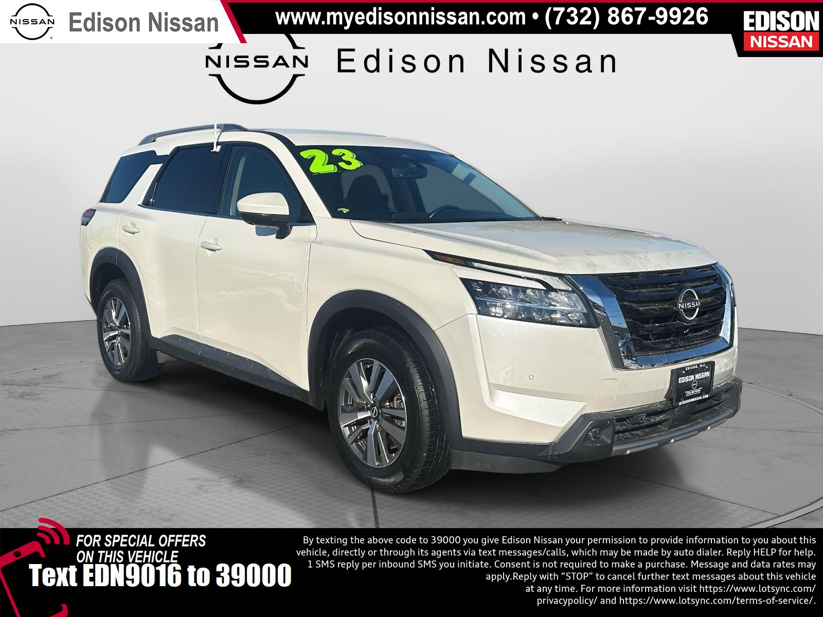 2023 Nissan Pathfinder SL's photo