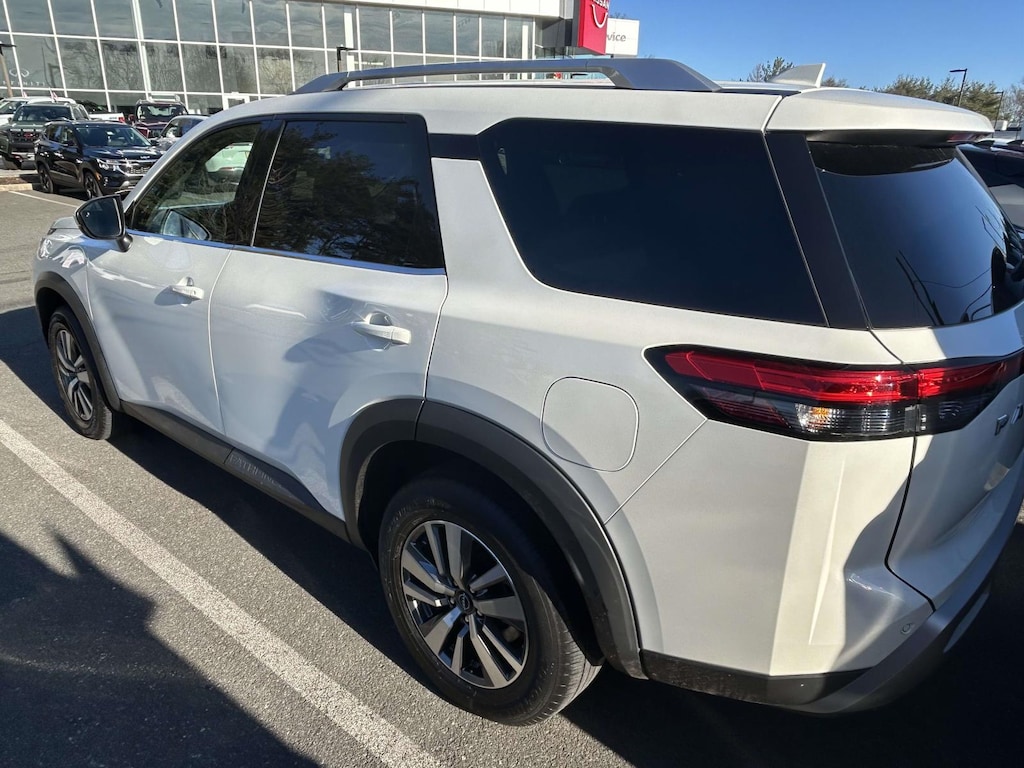 Used 2023 Nissan Pathfinder SL 4WD Sport Utility