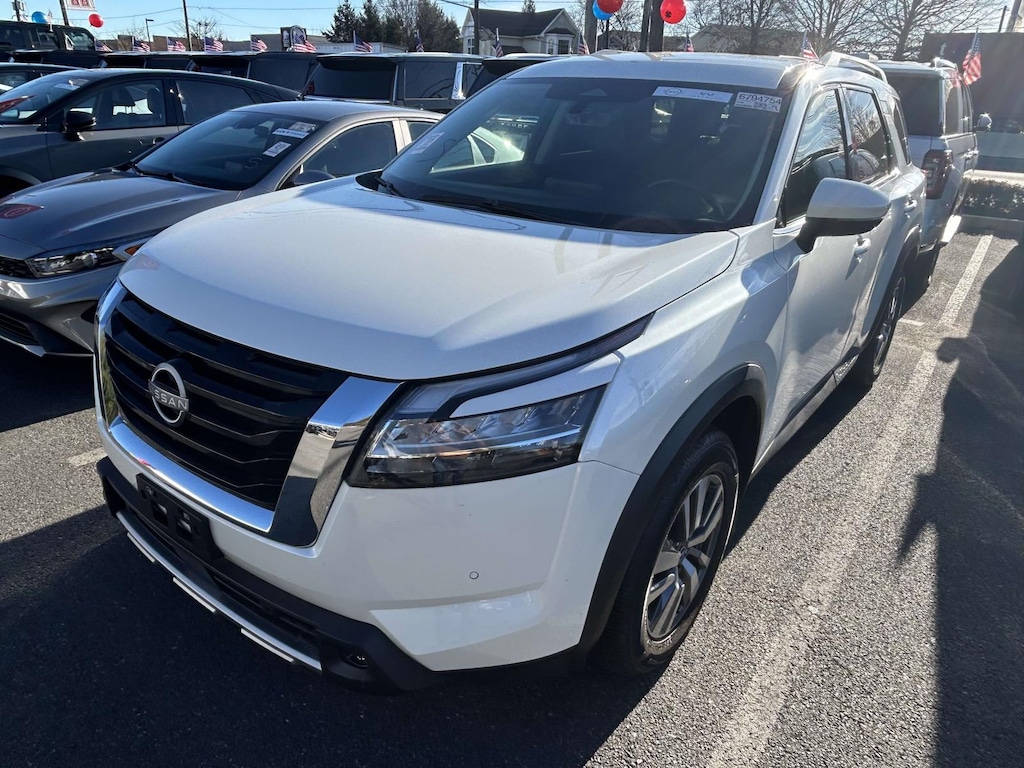 Used 2023 Nissan Pathfinder SL 4WD Sport Utility