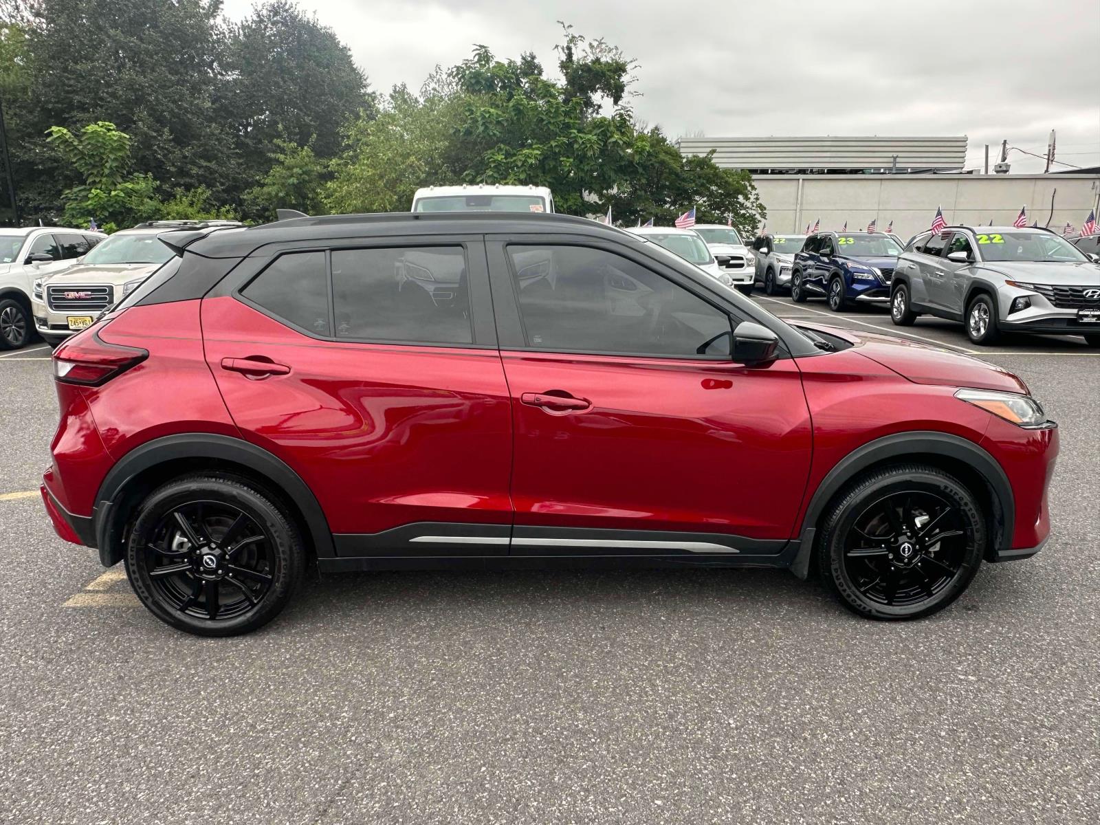 2023 Nissan Kicks SR photo 3