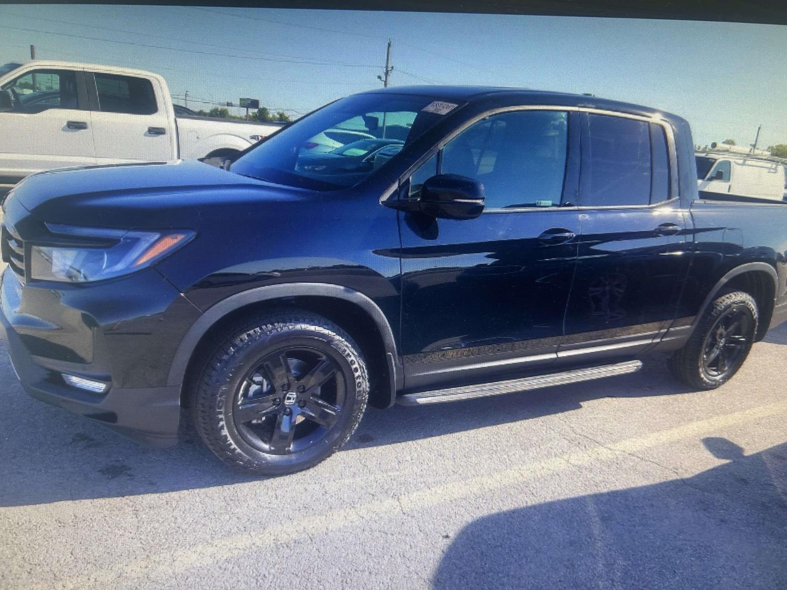 2023 Honda Ridgeline Black Edition photo 2