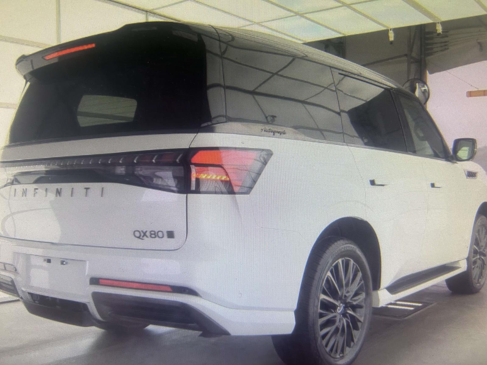 2025 Infiniti QX80 photo 3