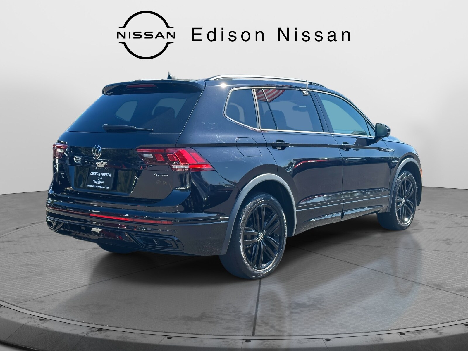 2022 Volkswagen Tiguan SE R-Line Black photo 2