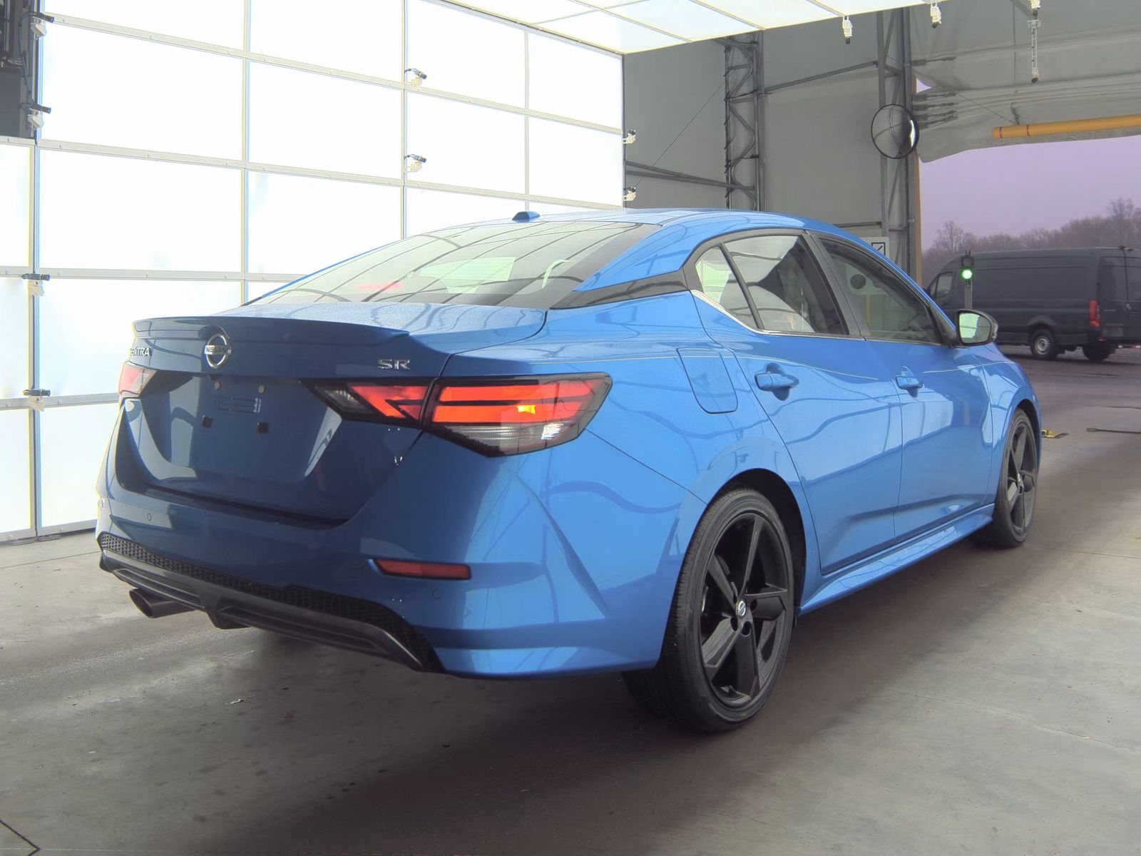 2023 Nissan Sentra SR photo 3