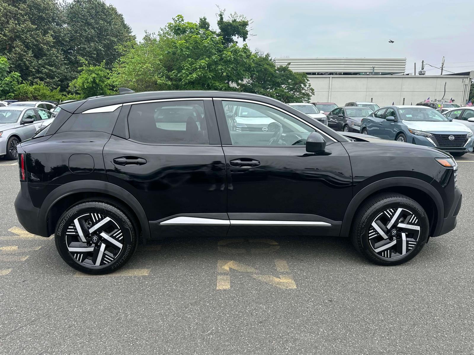 2025 Nissan Kicks SV photo 3