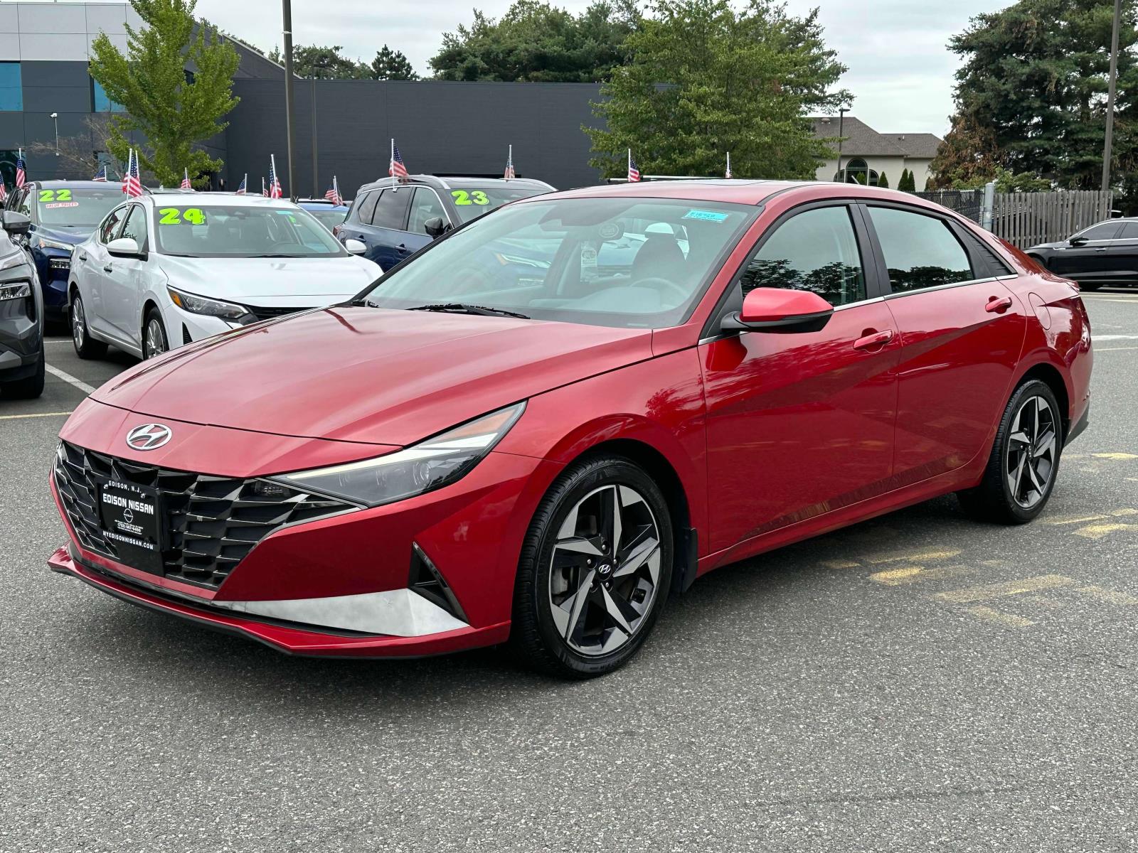 2022 Hyundai Elantra Limited photo 2