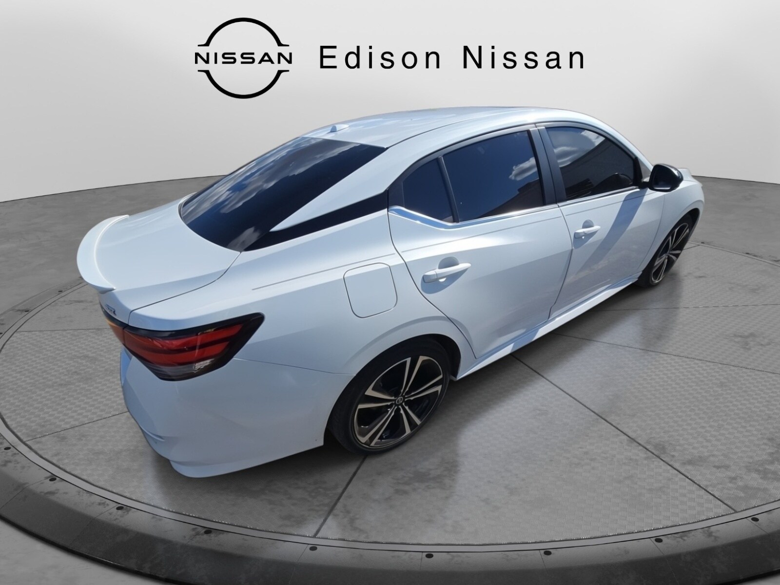 2022 Nissan Sentra SR photo 3