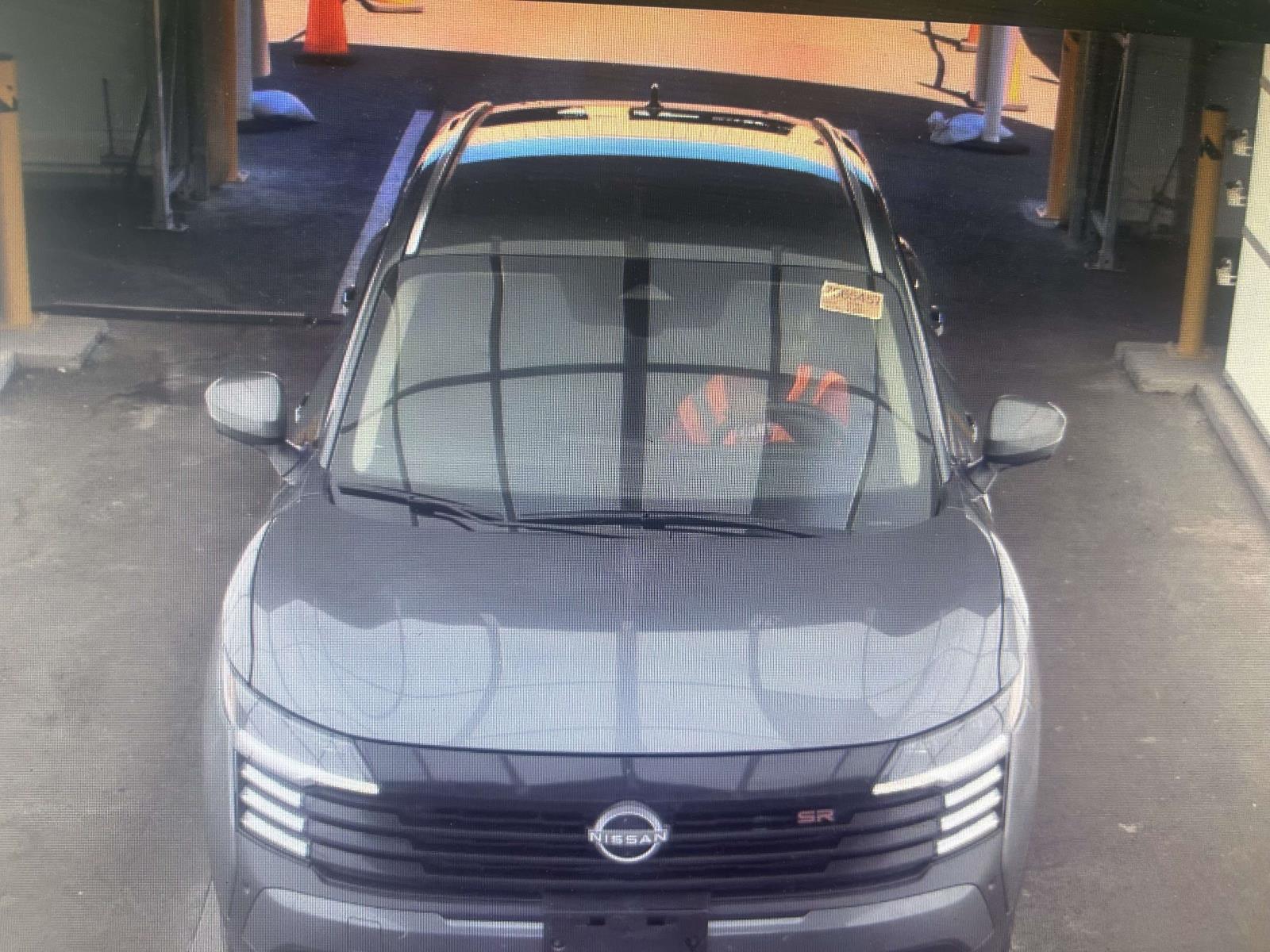 2025 Nissan Kicks SR photo 2