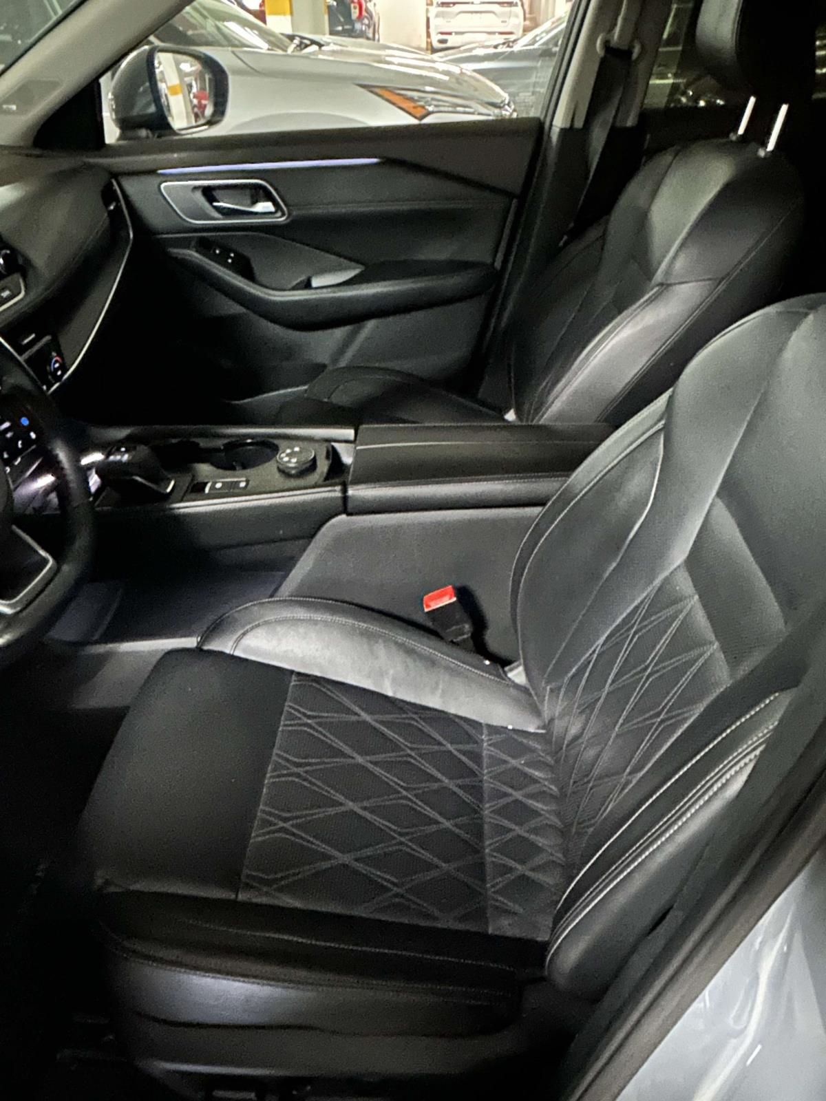 2023 Nissan Rogue Platinum photo 3