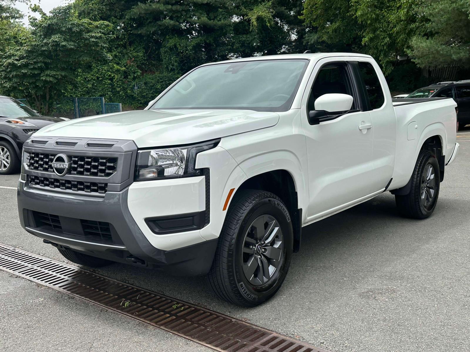2025 Nissan Frontier King Cab SV photo 2