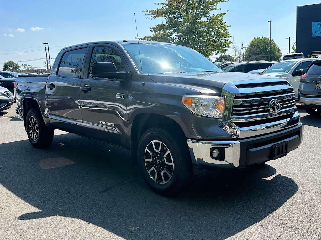 Used 2017 Toyota Tundra 4WD SR5 CrewMax 5.5 Bed 5.7L FFV (Natl) Crew Cab Pickup