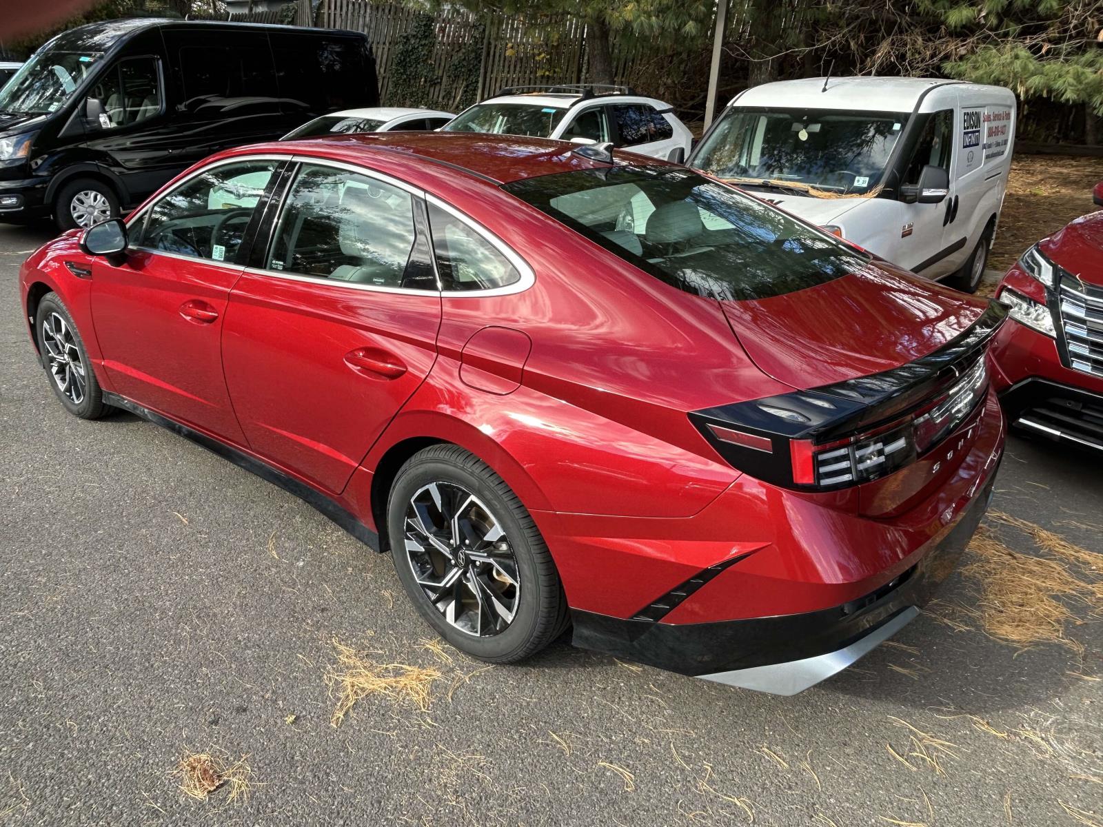 2024 Hyundai Sonata SEL photo 2