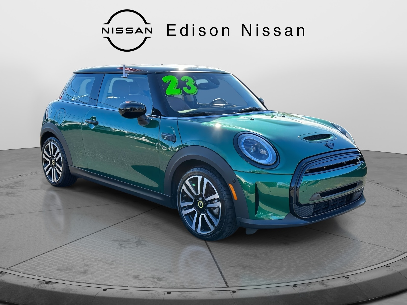 2023 MINI Hardtop 2 Door SE's photo