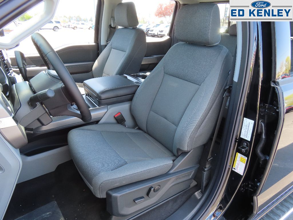 2025 Ford F-150 XLT photo 3