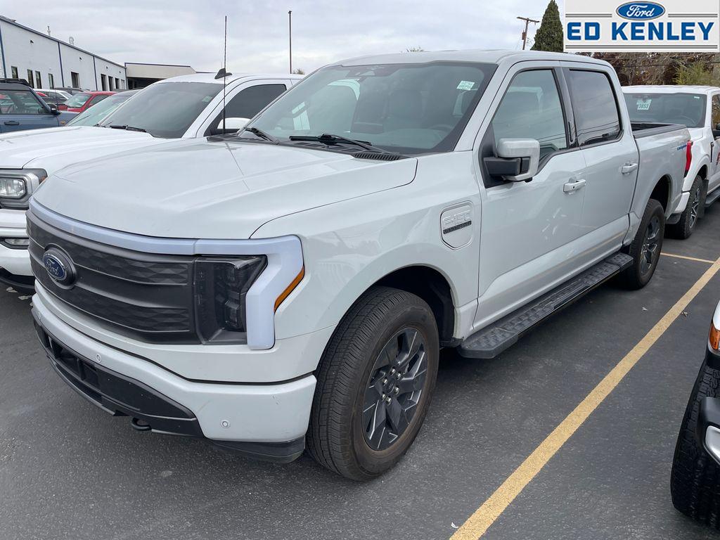 2023 Ford F-150 Lightning Lariat photo 2