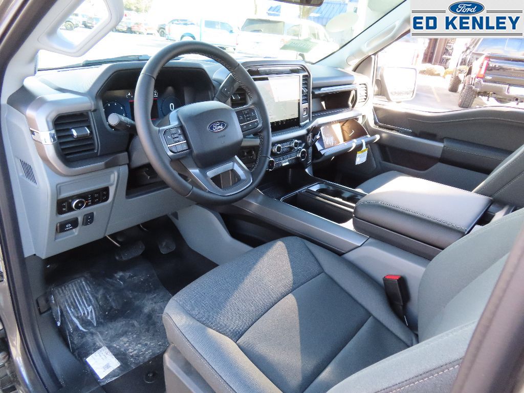 2025 Ford F-150 XLT photo 4