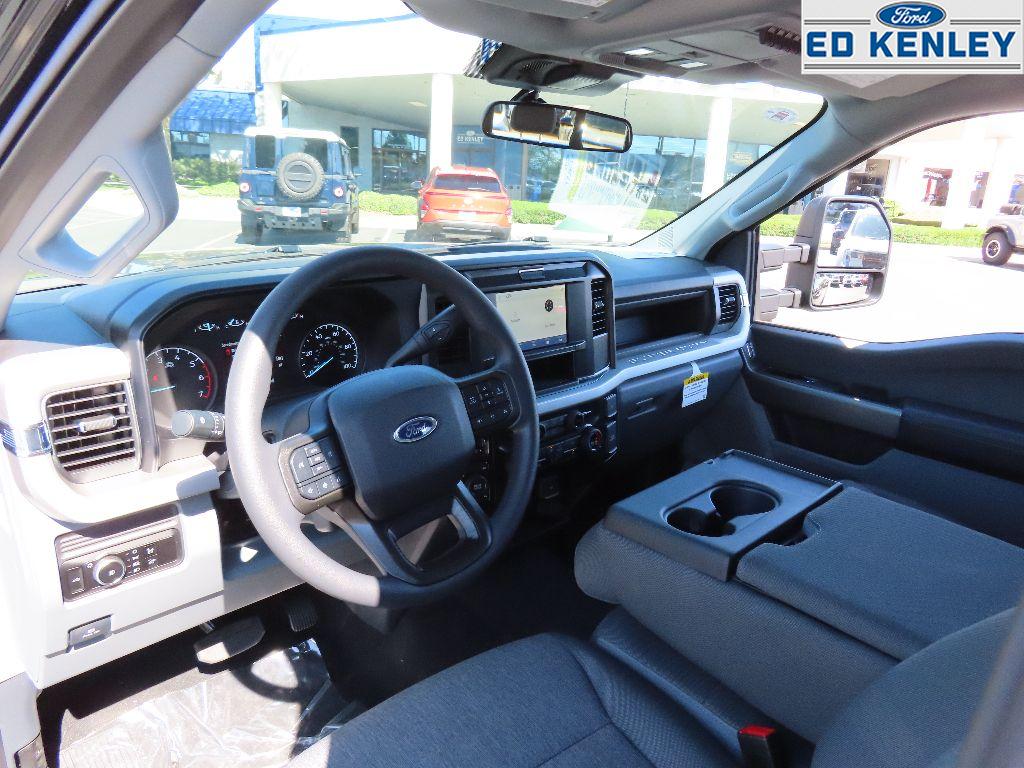 2025 Ford F-350 XL photo 4