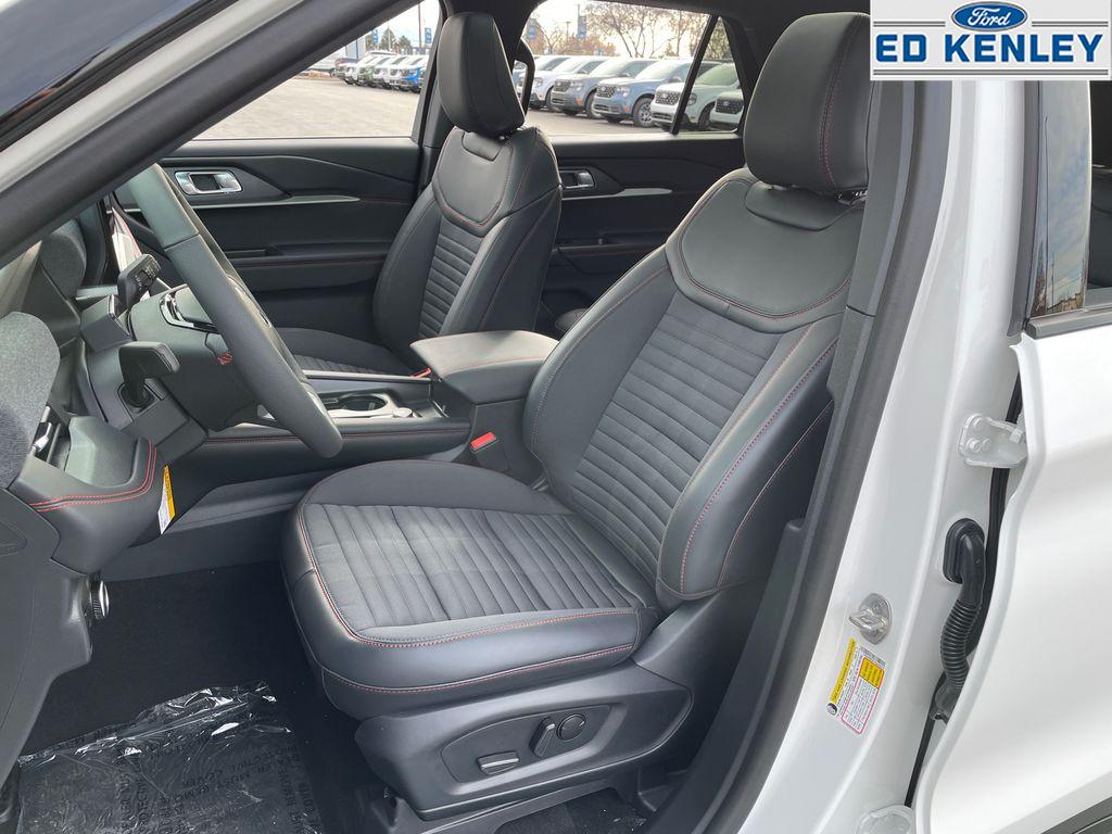 2026 Ford Explorer ST-Line photo 3