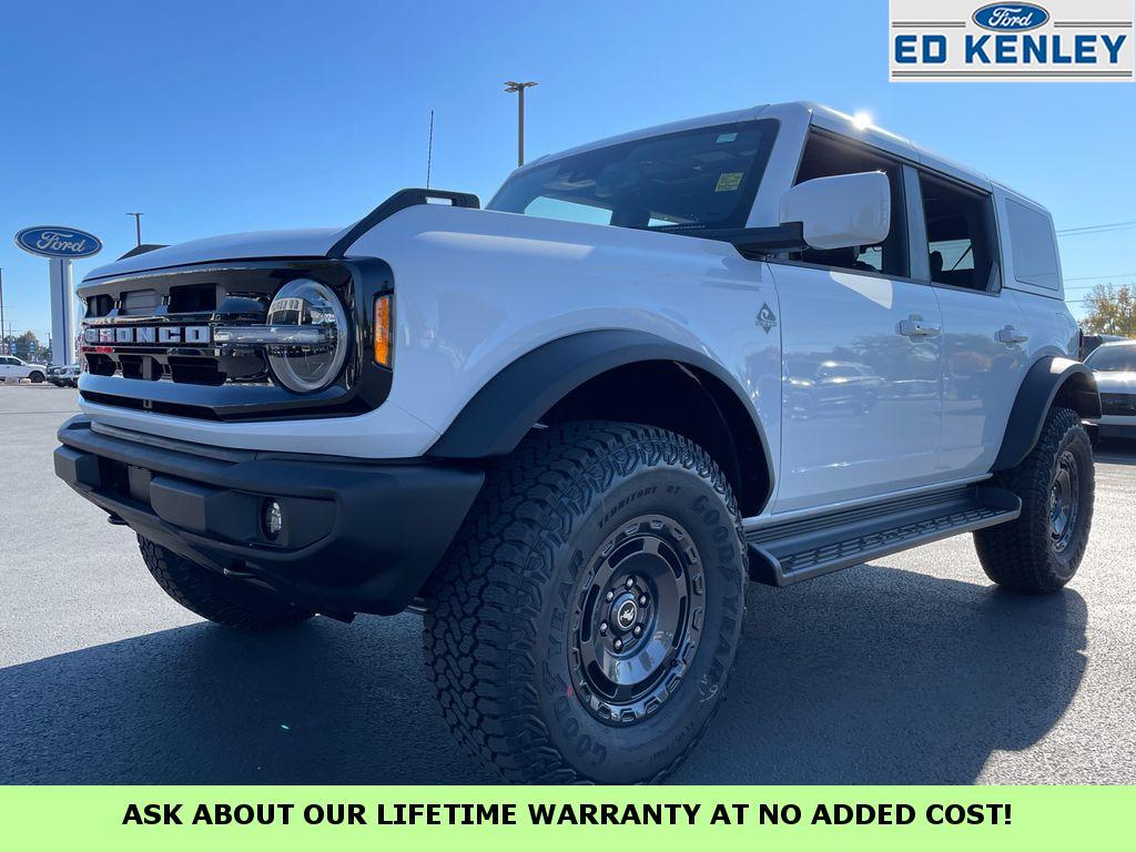 2025 Ford Bronco 4-Door Outer Banks's photo