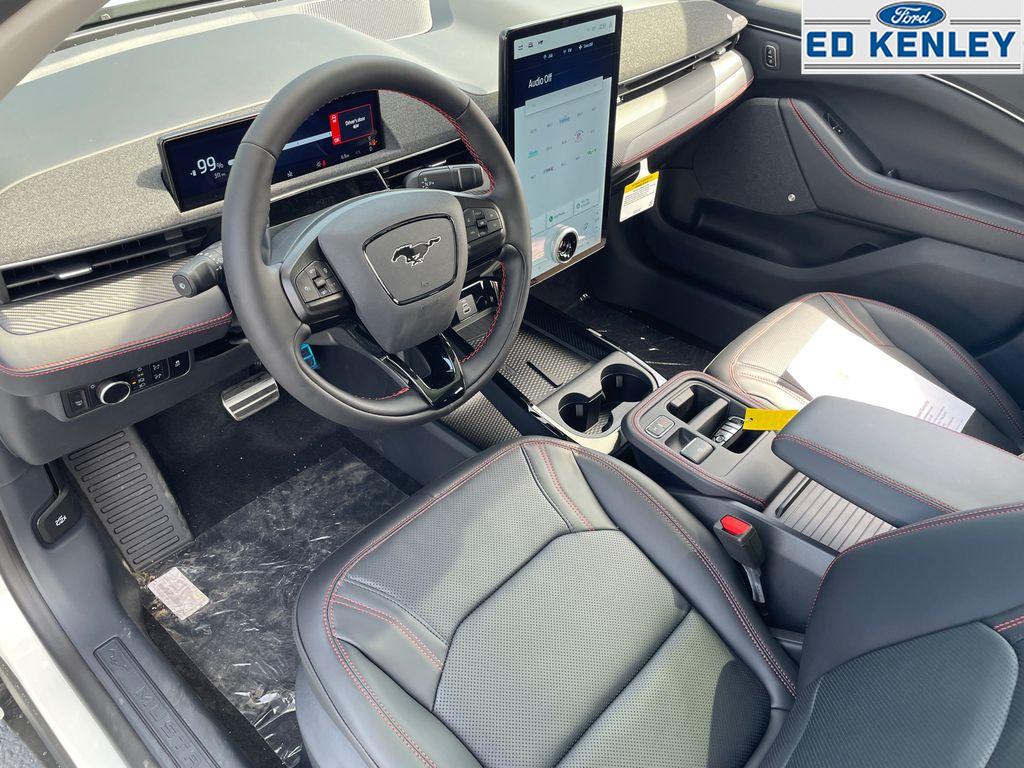 2025 Ford Mustang Mach-E Premium photo 4