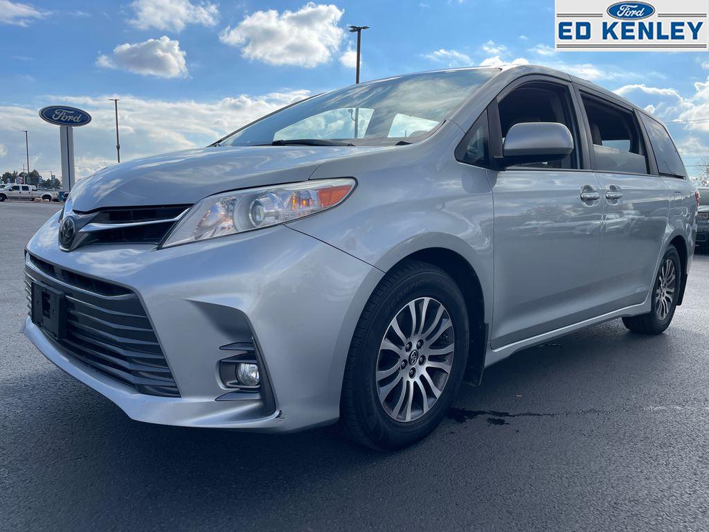 2020 Toyota Sienna XLE's photo