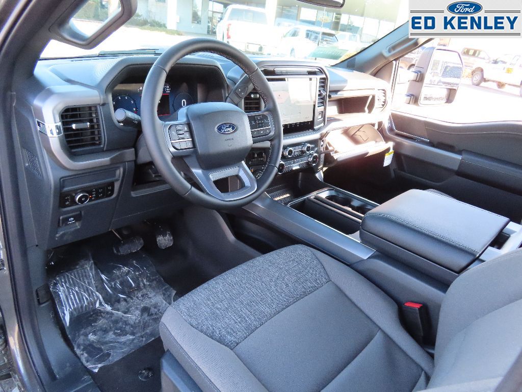 2025 Ford F-150 XLT photo 4