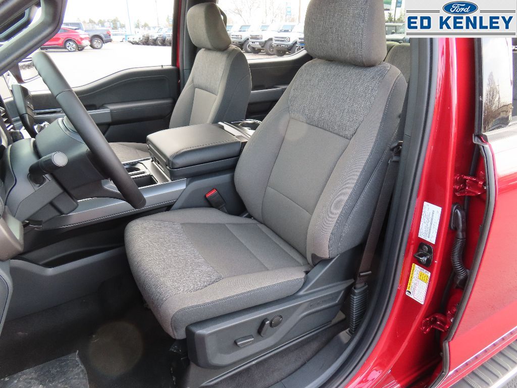 2025 Ford F-150 XLT photo 3