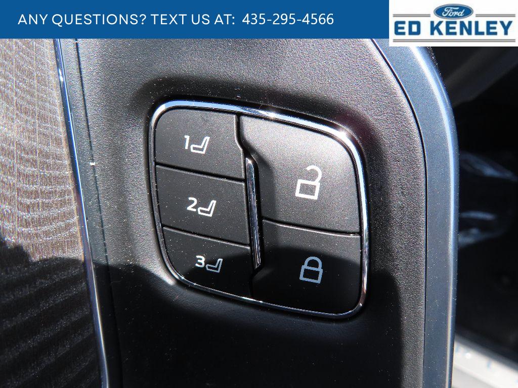 2025 Ford F-350 Super Duty Platinum - Photo 30