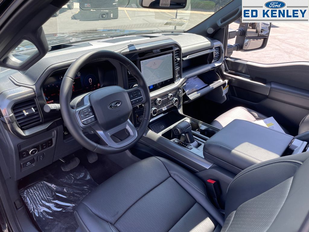 2025 Ford F-150 Lariat photo 4