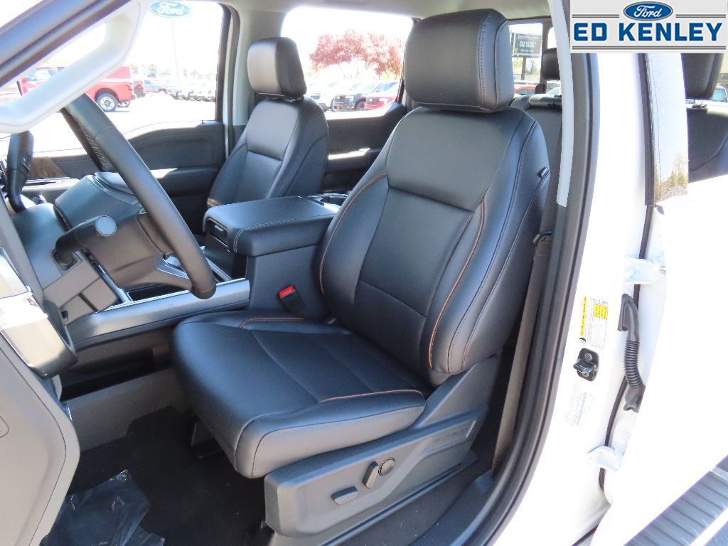2025 Ford F-350 Lariat photo 3