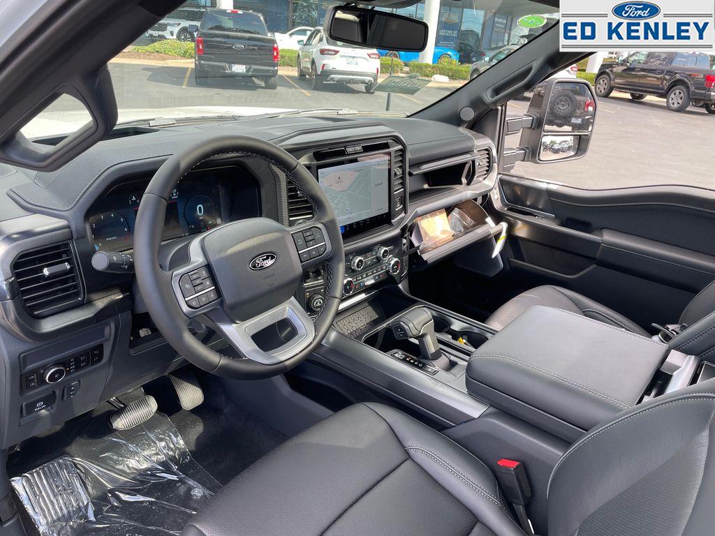 2025 Ford F-150 Lariat photo 4