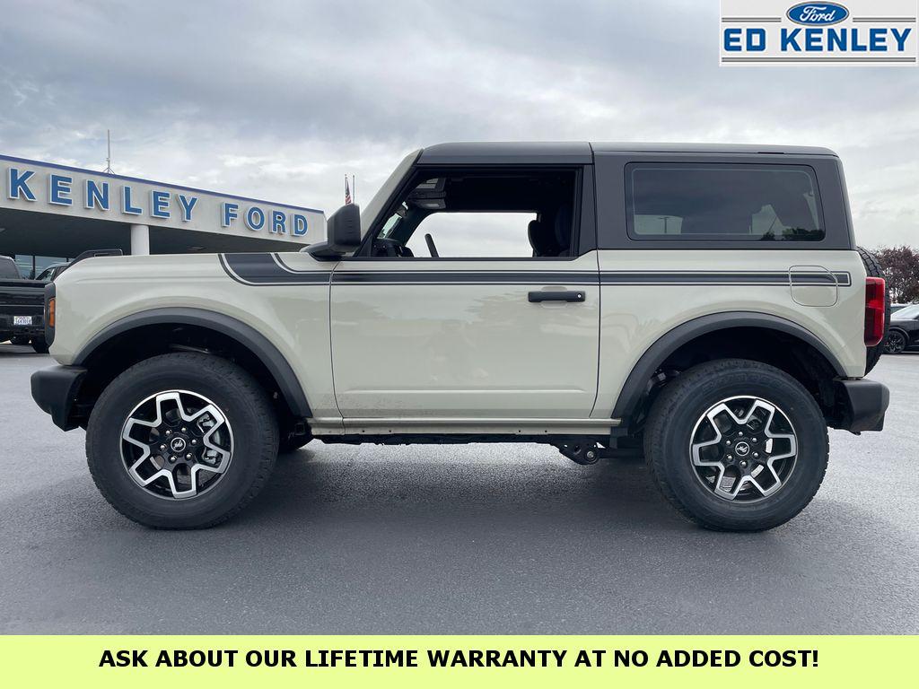 2025 Ford Bronco Base photo 2