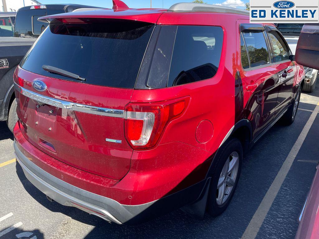 2016 Ford Explorer XLT photo 2