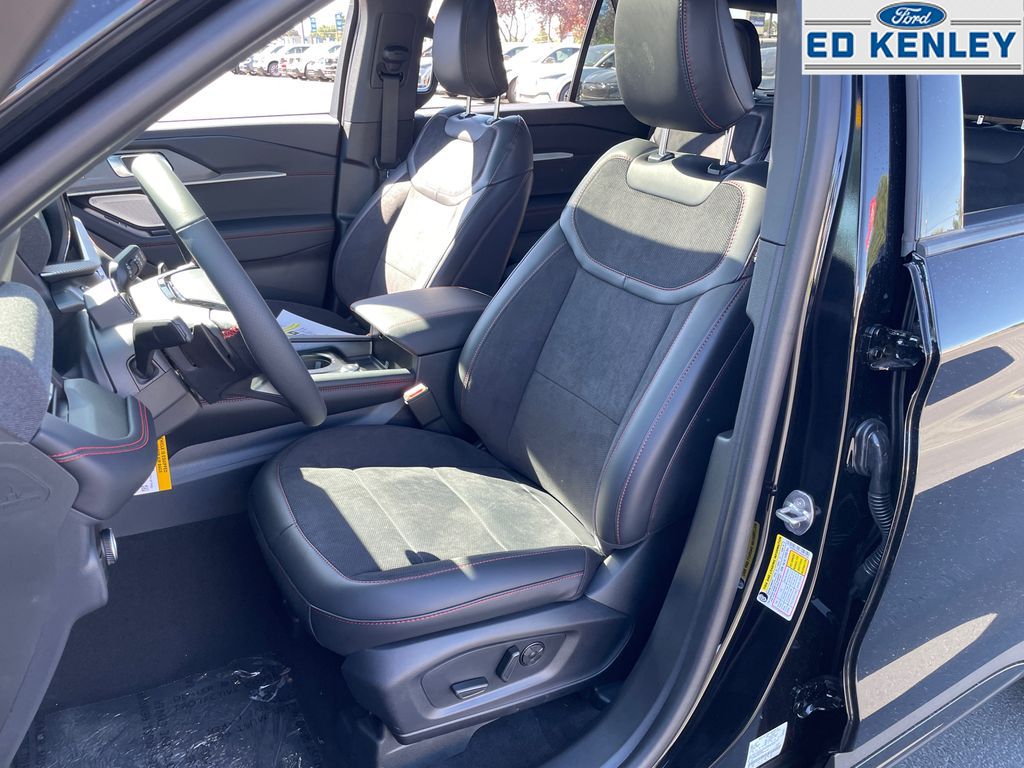 2025 Ford Explorer ST photo 3