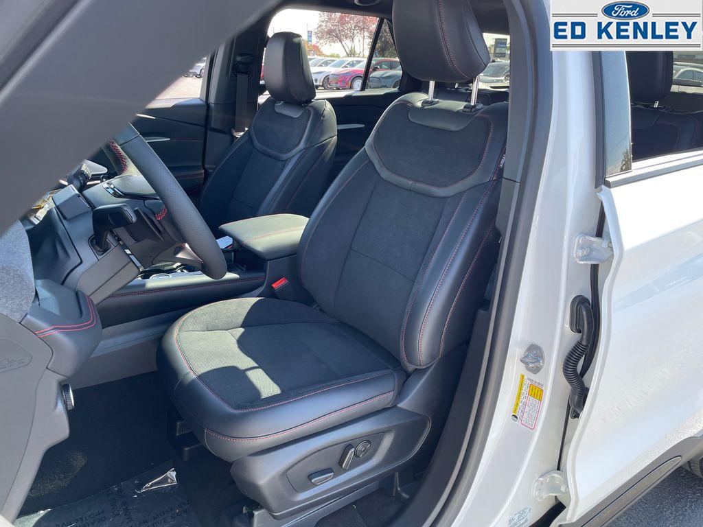 2025 Ford Explorer ST photo 2