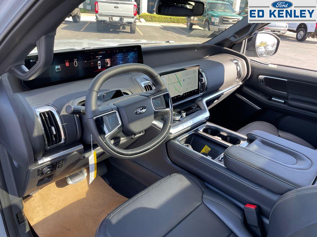 2025 Ford Expedition MAX Platinum photo 4