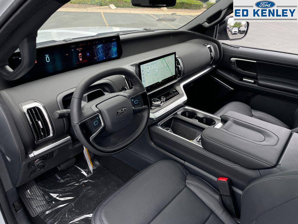 2025 Ford Expedition MAX Platinum photo 4