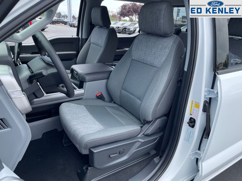 2025 Ford F-250 XLT photo 3
