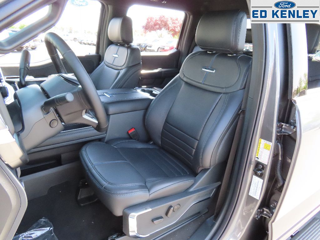 2025 Ford F-350 Platinum photo 3